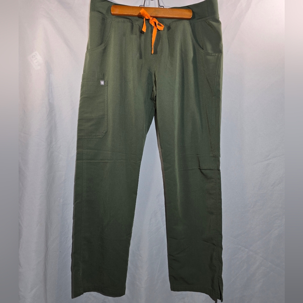 Figs Moss Kade™ - Women's Cargo Scrub Pants - L